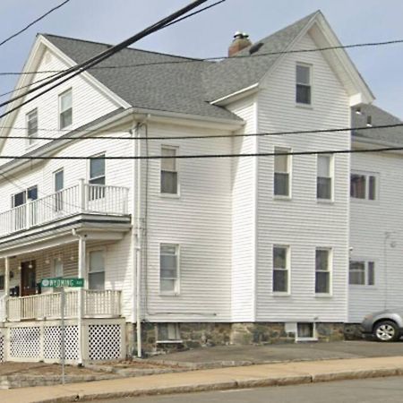 Spacious And Cozy- Near T-Station-Quiet Neighborhood! 몰던 외부 사진